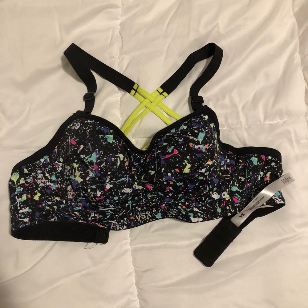 Victoria’s Secret underwire sports bra size 34B